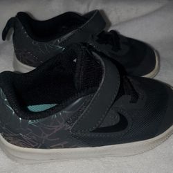 Nike Toddler Size 6c Shoes