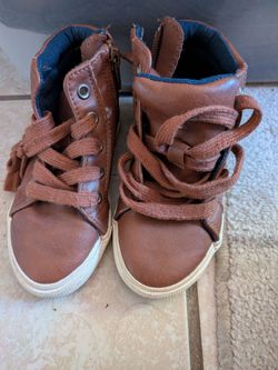 Kids cat&jack shoes