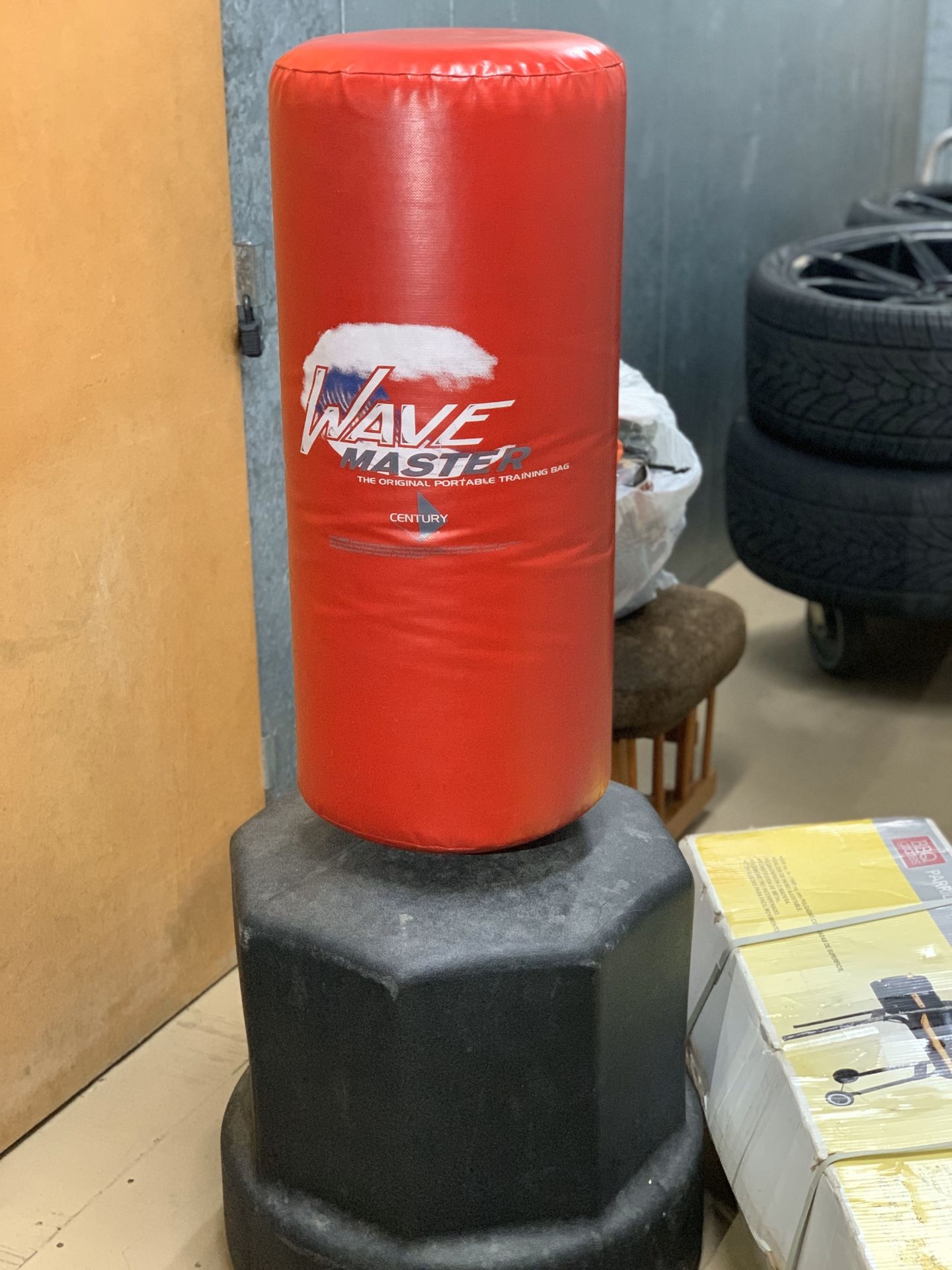 WAVE MATER ( durable) FOR KICK BOXING/ BOXING ( great for training) ,$65 pick up only Sherman oaks area