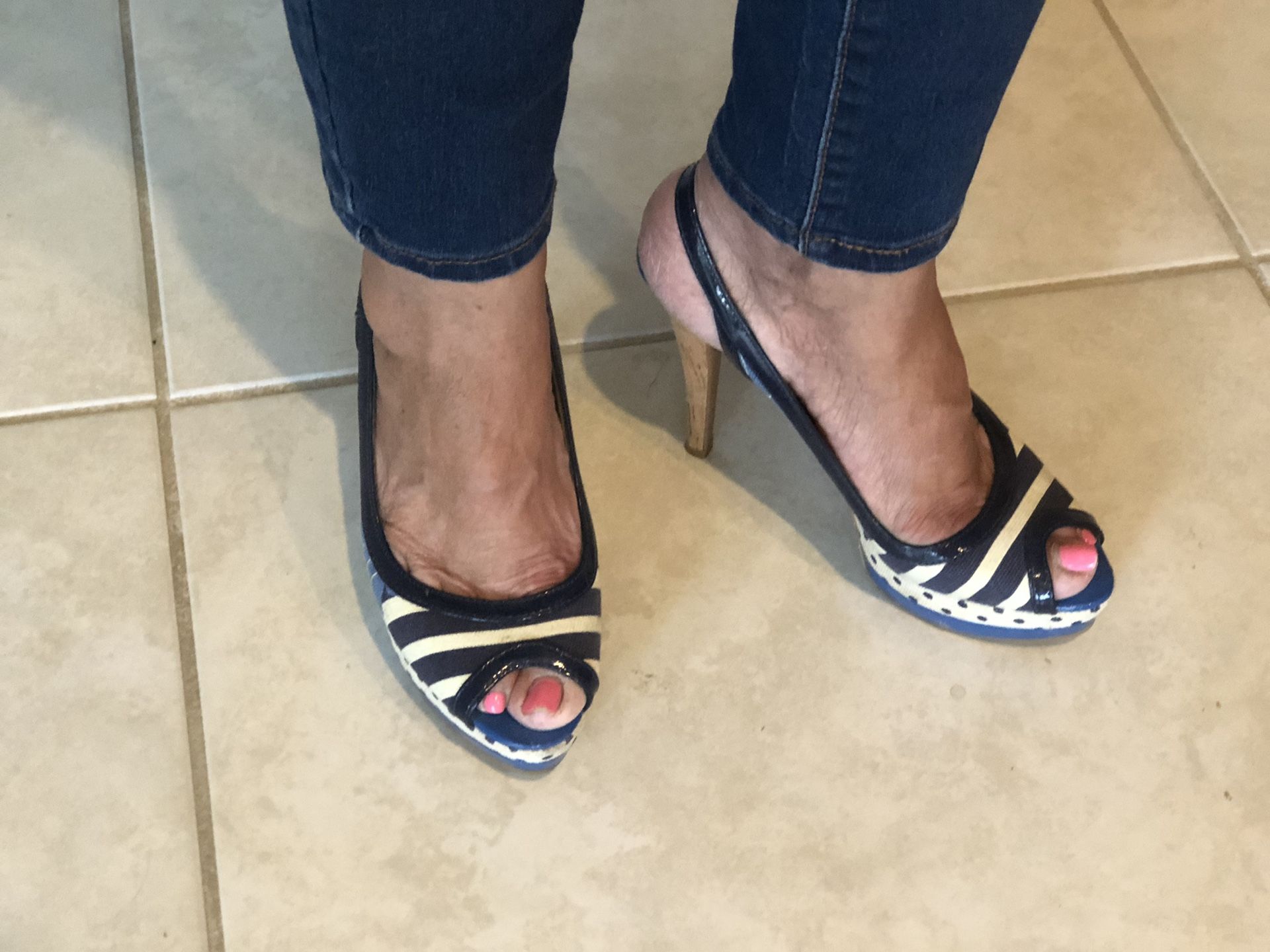 Size 6 1/2 attractive heels 2 1/2 inch heels