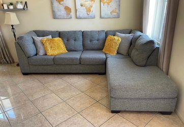 Amazing condition gray sectional couch !!