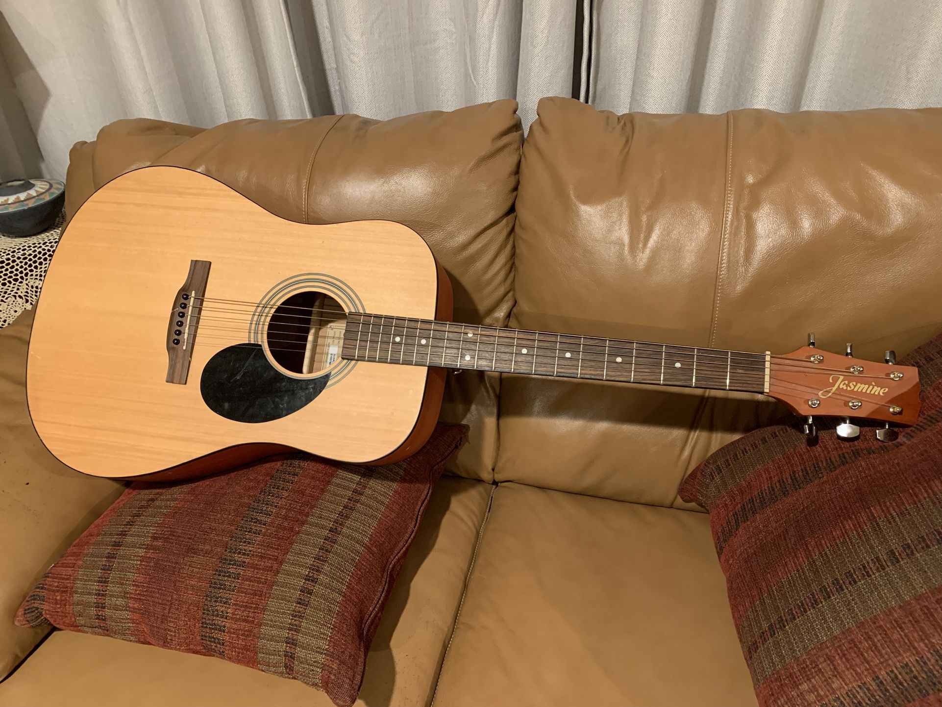 JASMINE ACOUSTIC GUITAR (S35)