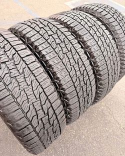235/65/17 Falken Selling a set of 4 tires in excellent condition 🫡