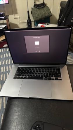 Apple MacBook Pro W/ Touch Bar MVVL2LL/A 16" 16GB 512GB X6 2.6GHz, Silver