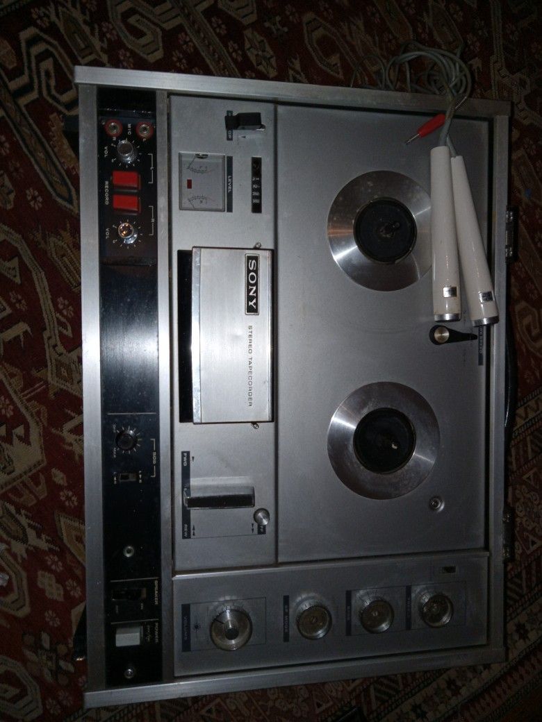 Sony TapeCorder TC-540 Reel to Reel Solid State Stereo Tape Recorder Player.