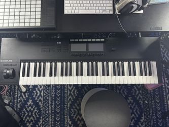 Native Instruments KOMPLETE Kontrol S61 MK2 Keyboard Controller