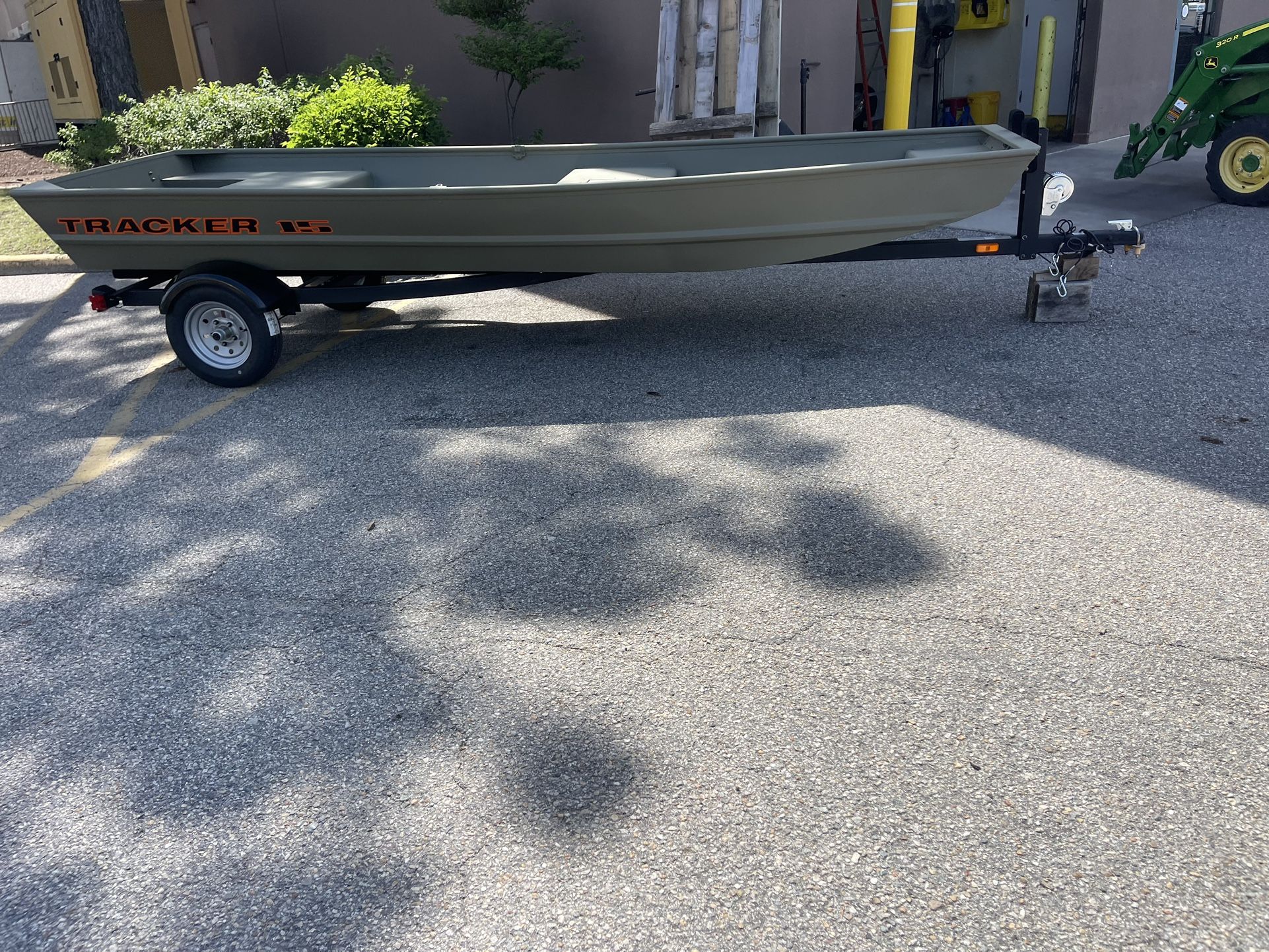 2025 Tracker 1542 (with live well)