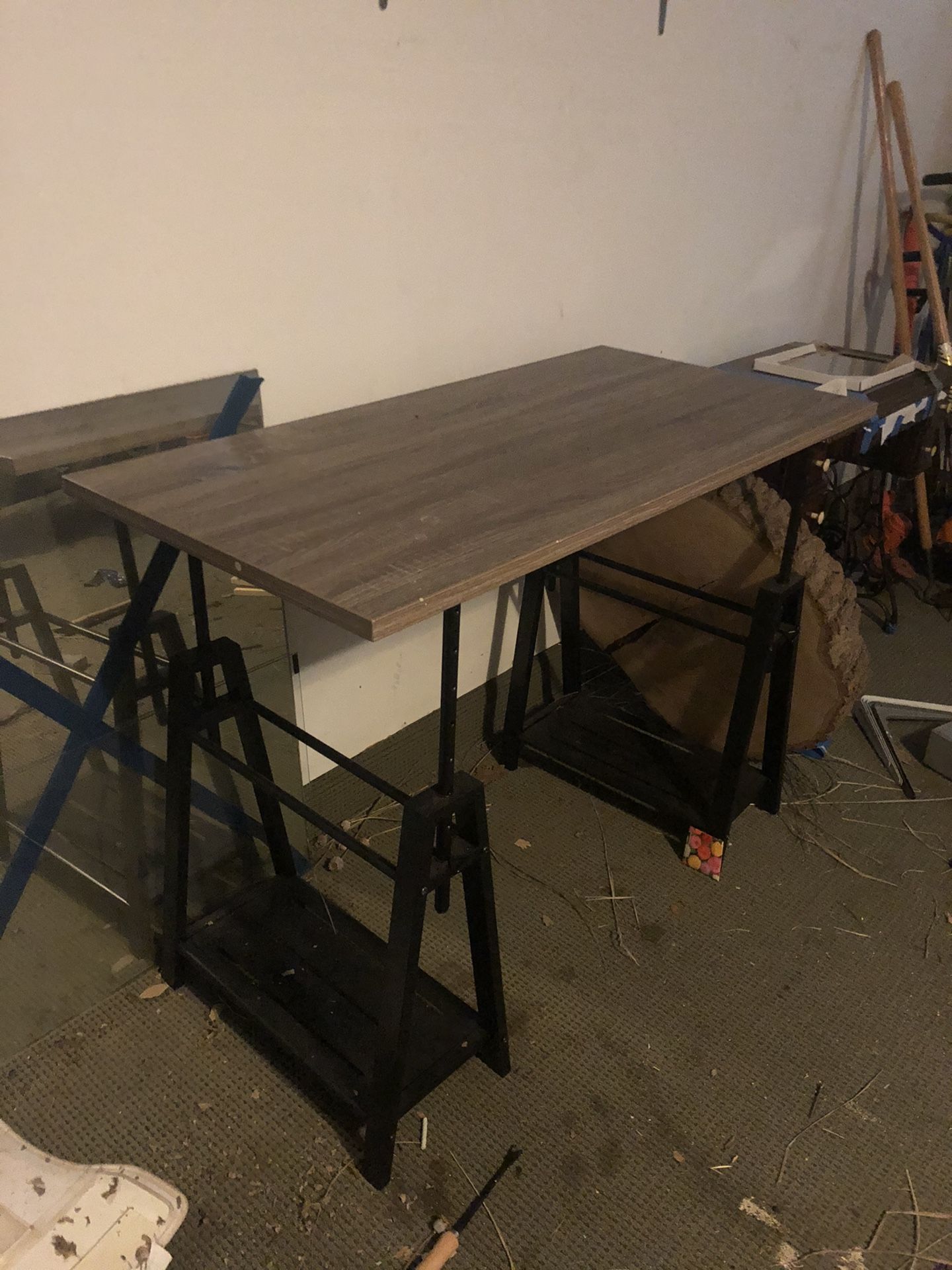 Adjustable Sitting and Standing Height Desk
