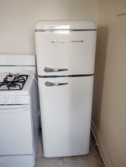 Frigidaire Retro Style Top-Freezer Refrigerator