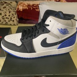 New Jordan 1 Mid Size 8.5 