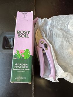 Rosy Soil Garden Pruners