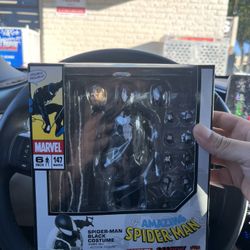 Mafex 147 Black Suit Spiderman 