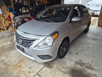 2017 Nissan versa