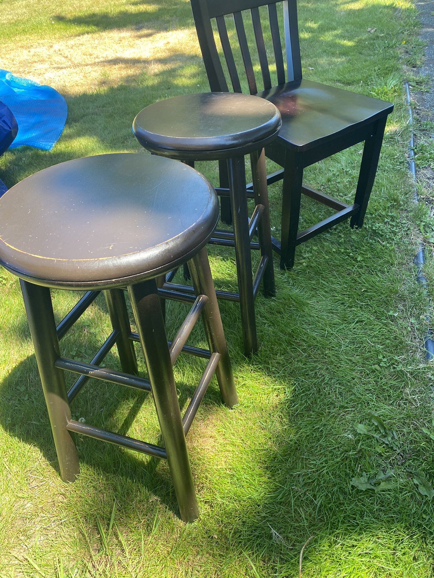 2-bar stools and 1 chair