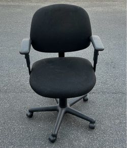 *Delivery Available* Adjustable Padded Office Chair – Rolling Swivel Computer Desk Chair
