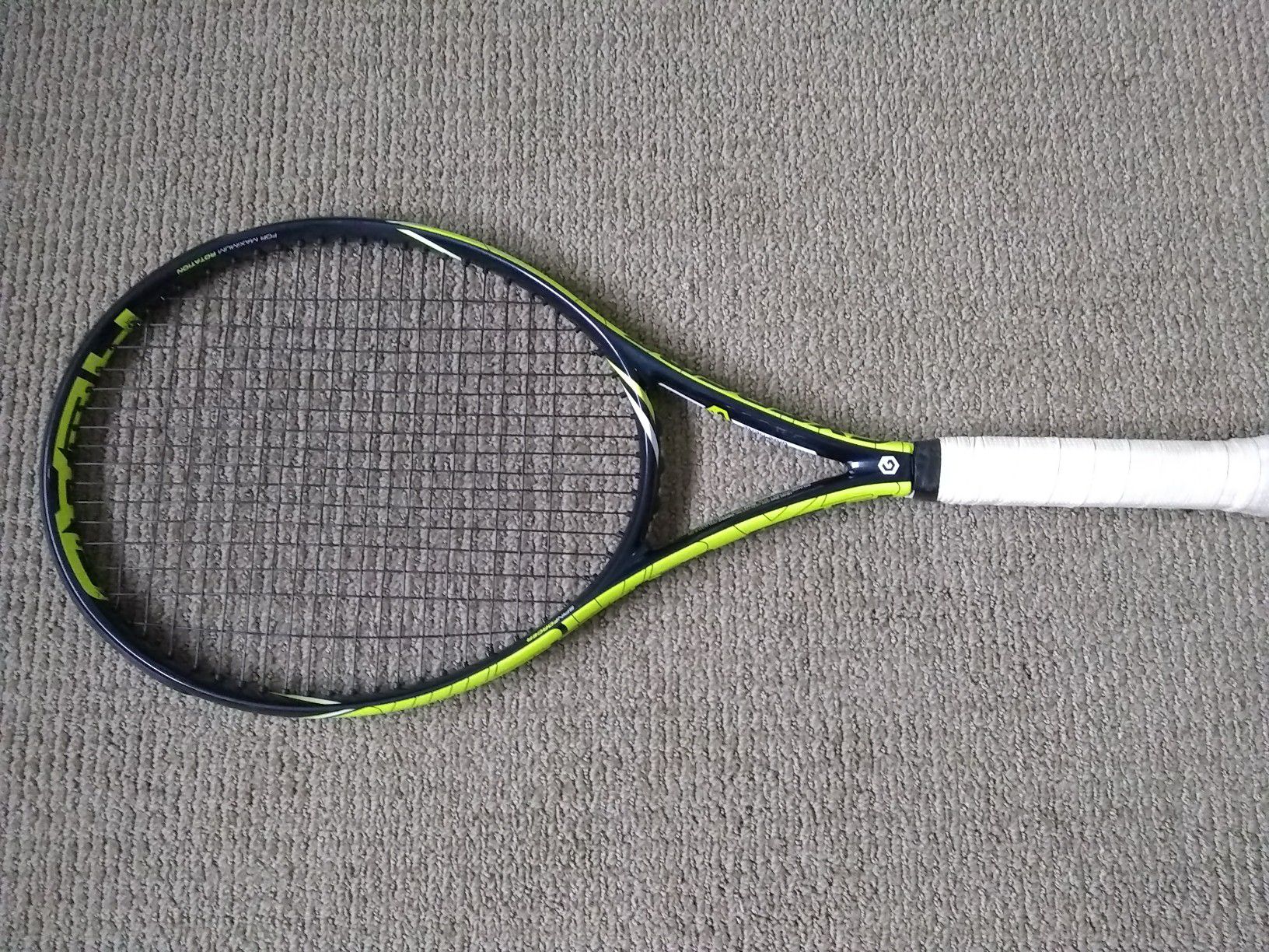 Head Graphene Extreme MP tennis racket 4 1/2