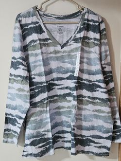 2X Woman's Lightweight Long Sleeve Sonoma Green -White Abstract Top