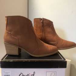 Women’s Camel Faux Suede Booties; Size 7