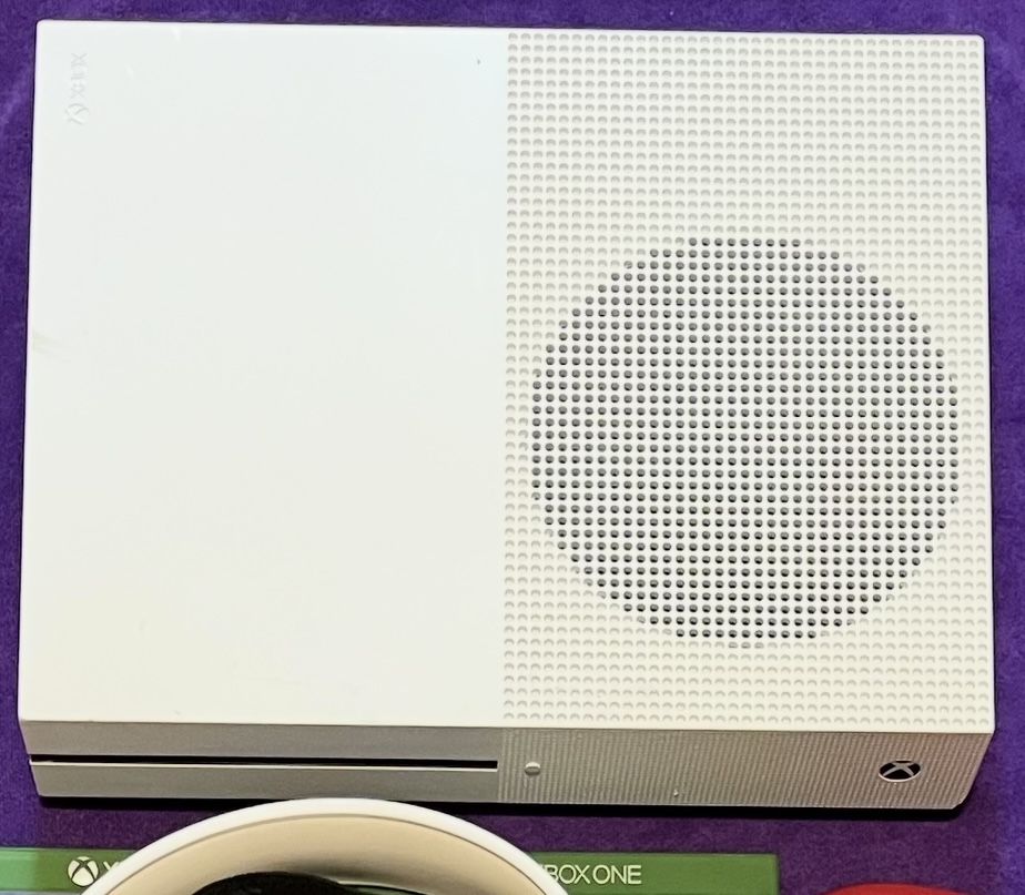 Xbox one S  500gb Console Bundle 