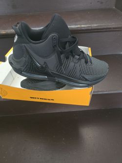 LeBron witness VII  Black 10.5