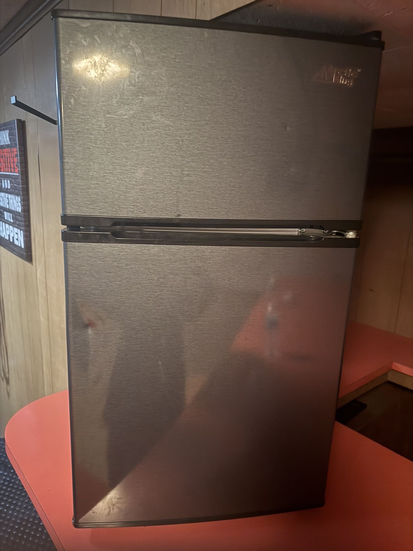 3.2 Cu Mini Fridge
