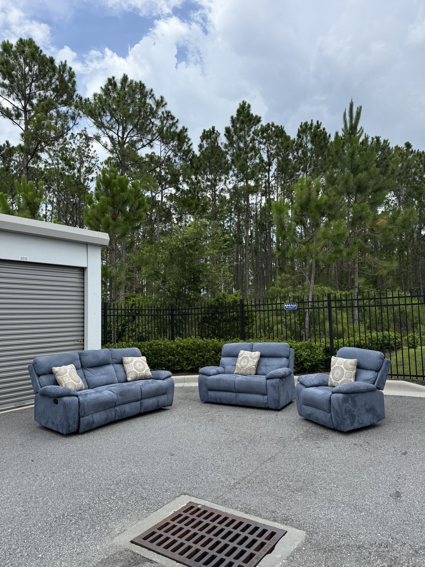 ✨Blue Ashley furniture 3-piece set reclining couch & chair with a loveseat CAN DELIVER FOR A FEE🚚