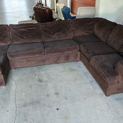 Large Sectional Couch FREE DELIVERY 