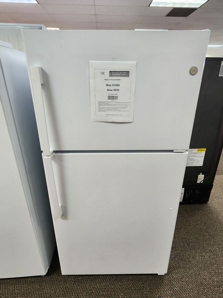 21.9 cu. ft. Top Freezer Refrigerator in White