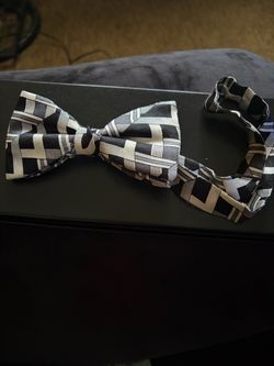 Black and White Geometric Pre-Tied Bow Tie