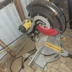 DeWalt Saw 