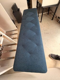 Tufted bench