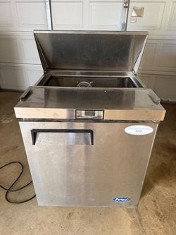 Commercial refrigerator