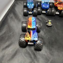 6 Monster Trucks 1:64 scale +1 micro mini