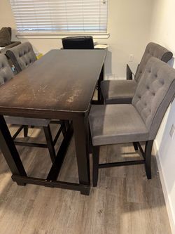 Counter Height Dining Table & Chairs