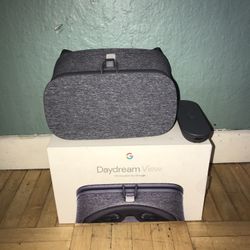 Google daydream view VR headset