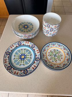 Floral Medallion Dinnerware Set