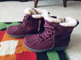 $130 NWT Waterproof UGG Boots Kids Girls 3