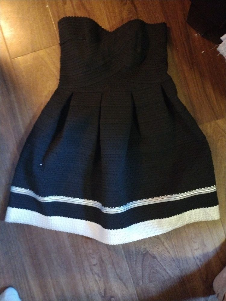 Adorable Like New Strapless Dress San Souci Small