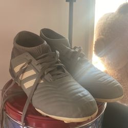 Predator Soccer Shoes Size 5