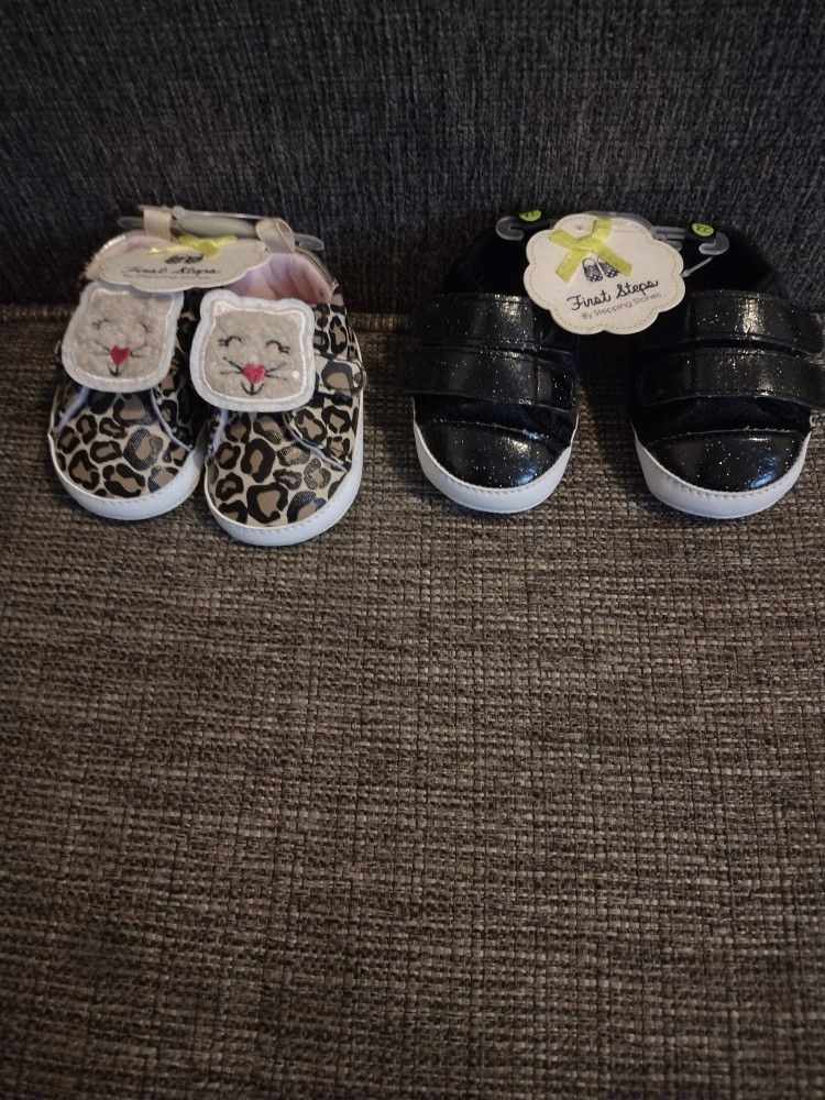 publikum Skærm trække New Size 2 Infant Girl Sneakers for Sale in Rochester, NY - OfferUp