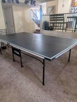 Full size ping pong table like new
