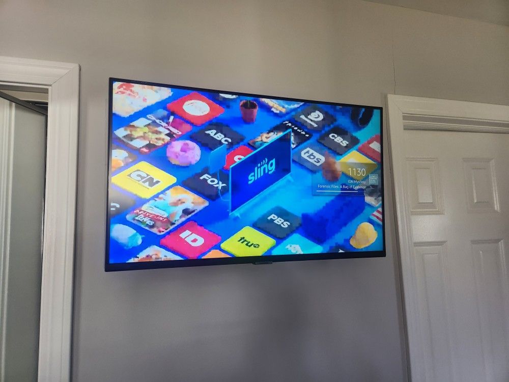 Samsung SMART Monitor 32 Inch M5 like New With Box Remote