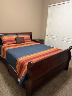 Queen Bedroom Set incl, Mattress, boxspring and sheet/comforter set