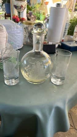 Juego De Licorera Con 2 Vasos