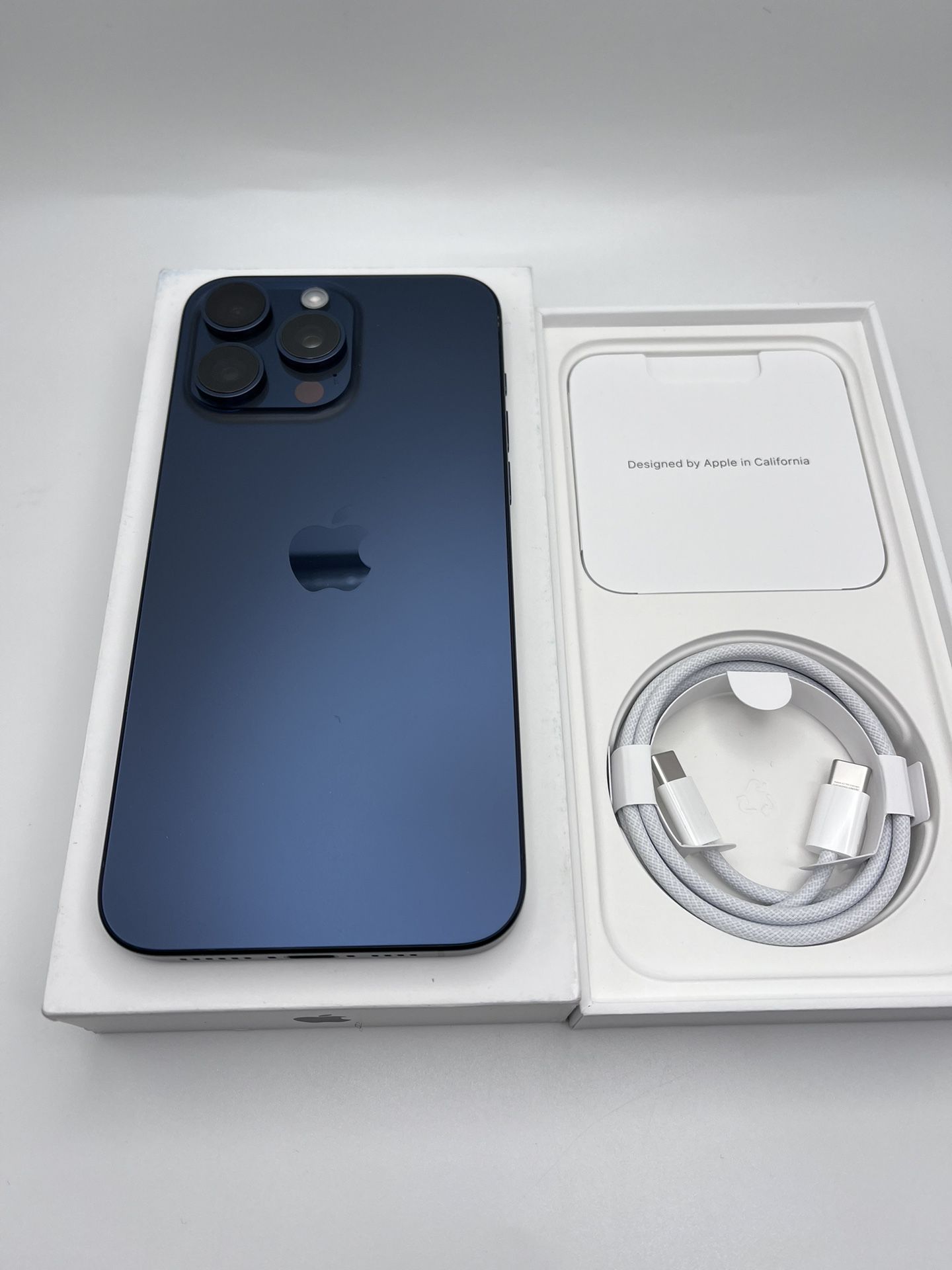 New apple iPhone 15 PRO MAX 1 Terabyte (1TB)  for AT&T or Cricket Only   Blue titanium  (El iPhone es para AT&T O Cricket solo)  New open box   Comes 