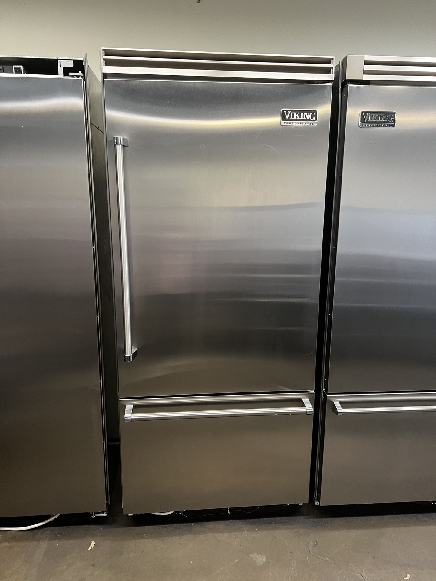 Viking 36”Wide Built In Bottom Freezer 5 Series In Stainless Steel 
