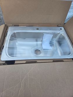 New 33x22x9 single bowl kitchen sink with Kitchen Faucet!!