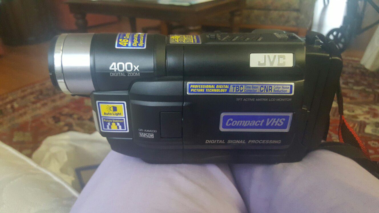 JVC Camcorder GR-AXM230U 400x Digital Zoom Compact VHS