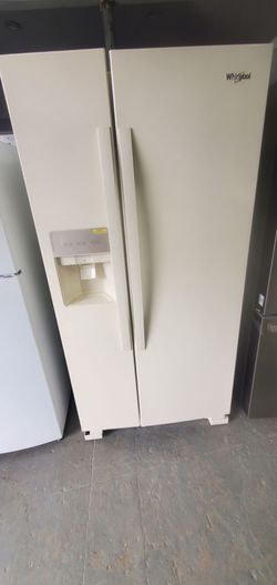 Whirlpool fridge baige open box 33 inches wide 67 hight side by side with water and ices dispencer