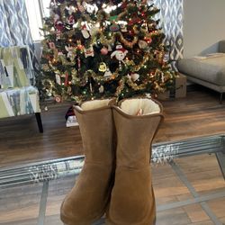 Leather Suede Ugg TYPE boots Size 7 Almost New